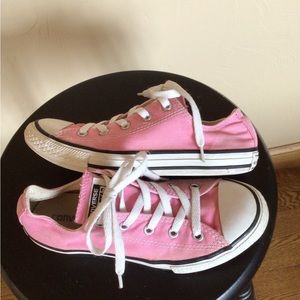 Girl’s 3  pink low lace-up Converse